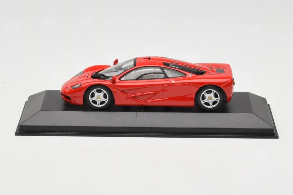 โมเดลรถ 1:43 McLaren F1 สีแดง Minichamps (มือสอง)