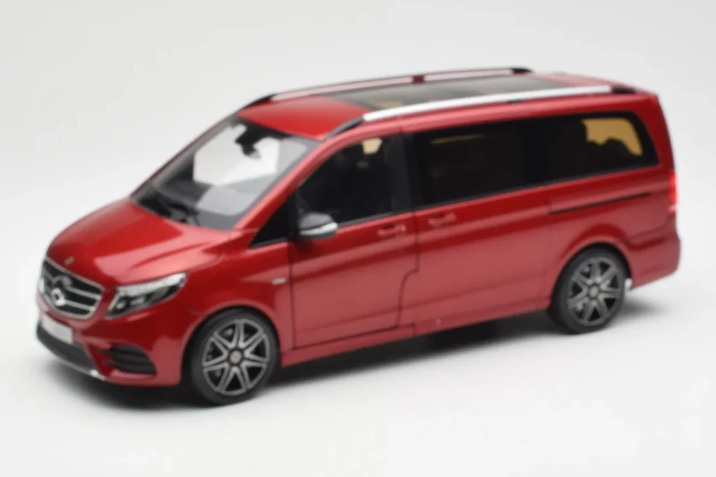 โมเดลรถ 1:18 Mercedes V-Class W447 Designo Hyacinth สีแดงเมทัลลิก Norev (มือสอง)