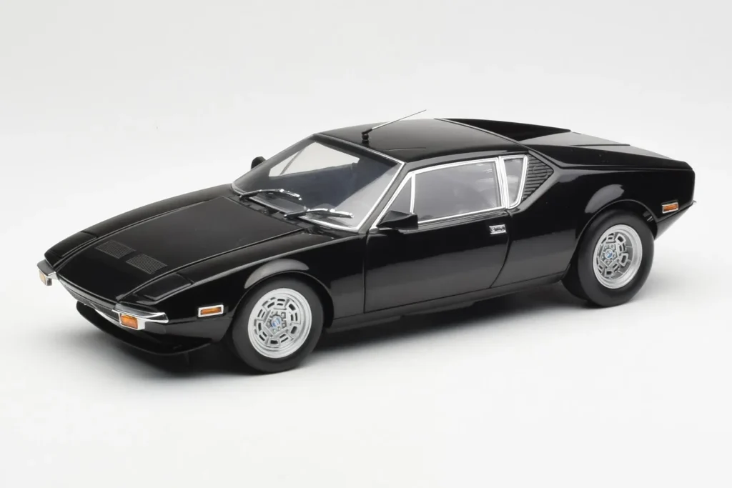 โมเดลรถ 1:18 De Tomaso Pantera สีดำ Kyosho (มือสอง)