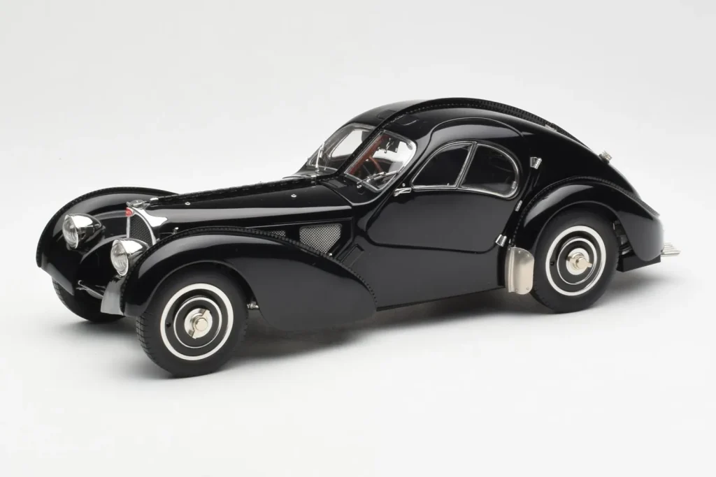 โมเดลรถ 1:18 Bugatti 57SC Atlantic สีดำ CMC (มือสอง)