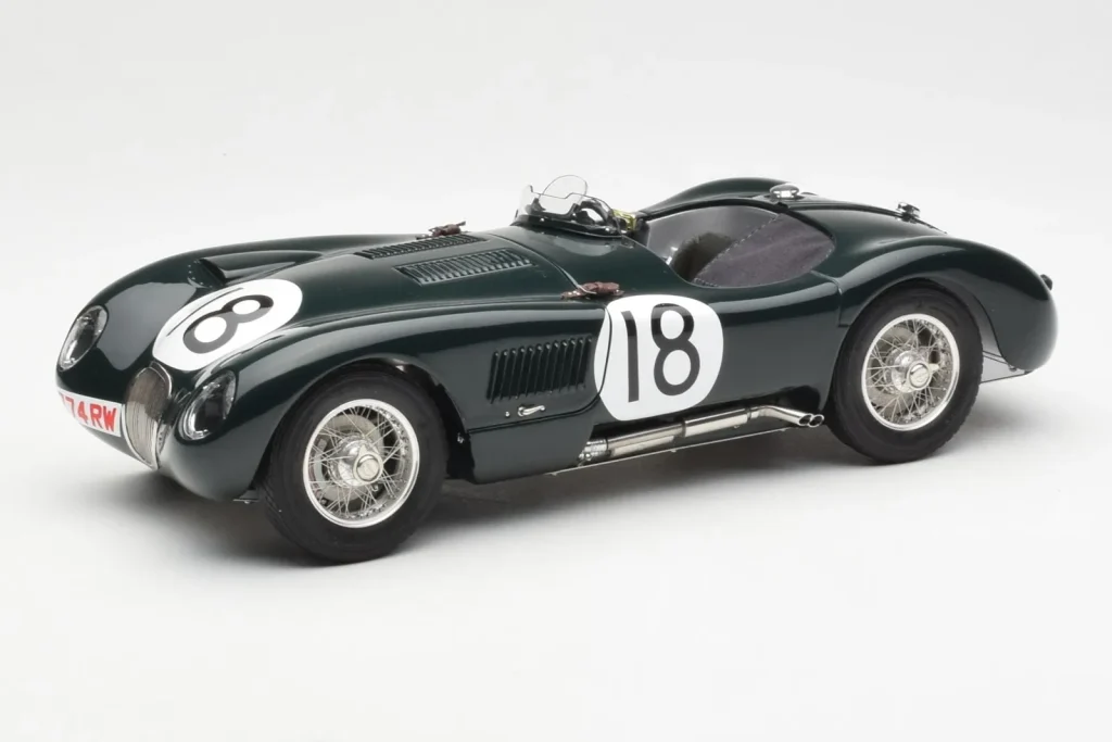 โมเดลรถ 1:18 Jaguar C-Type #18 T. Rolt / D. Hamilton 24 Hours of Le Mans Winner ปี 1953 CMC (มือสอง)