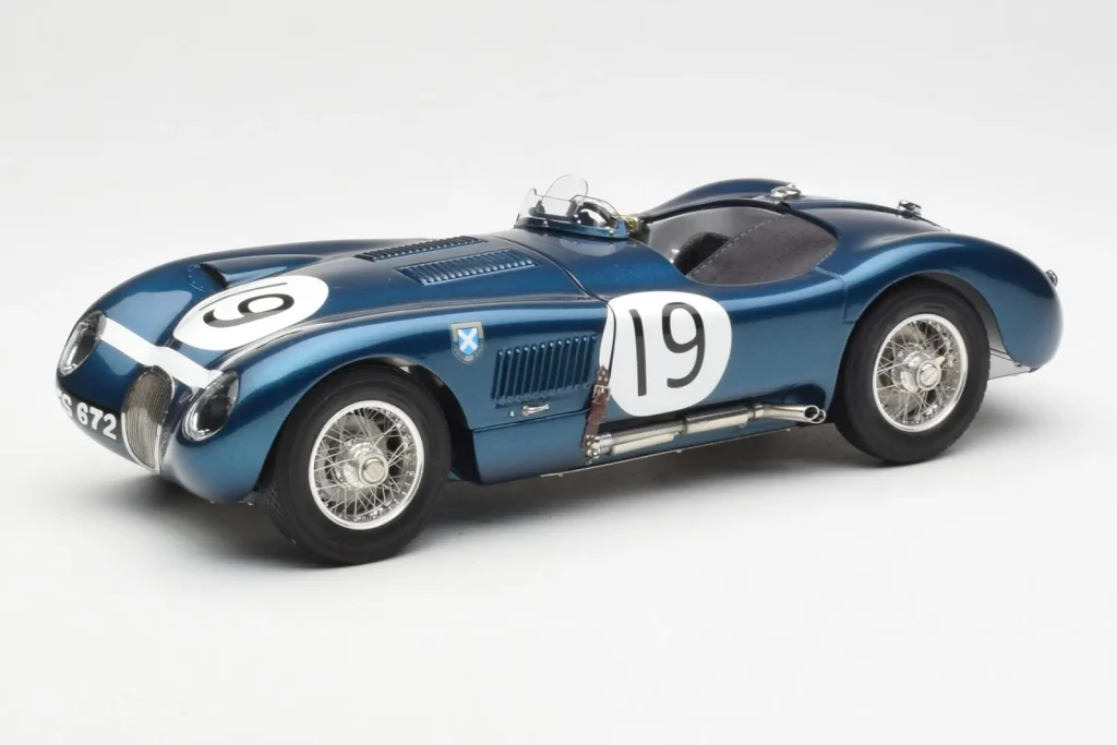 โมเดลรถ 1:18 Jaguar C-Type #19 J. Stewart Ecurie Ecosse Goodwood Members Meeting ปี 1954 CMC (มือสอง)