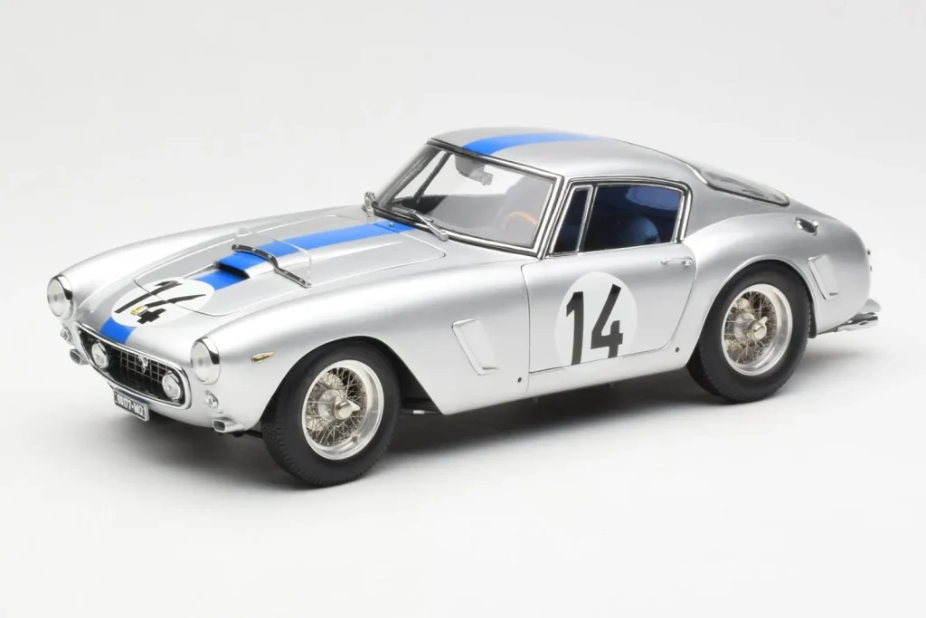 โมเดลรถ 1:18 Ferrari 250 GT SWB #14 P. Noblet / J. Guichet Team Noblet 3rd Place 24 Hours of Le Mans ปี 1961 CMC (มือสอง)
