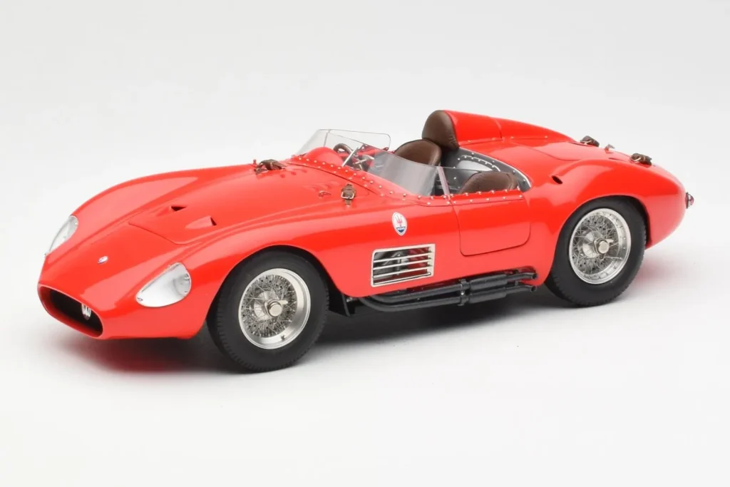โมเดลรถ 1:18 Maserati 300S สีแดง CMC (มือสอง)
