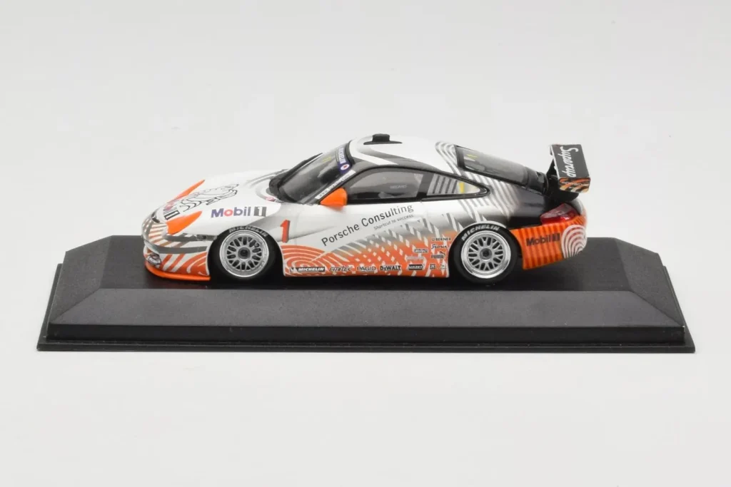 โมเดลรถ 1:43 Porsche 911 996 GT3 Cup Mobil 1 #1 VIP Car ปี 2004 Minichamps (มือสอง)