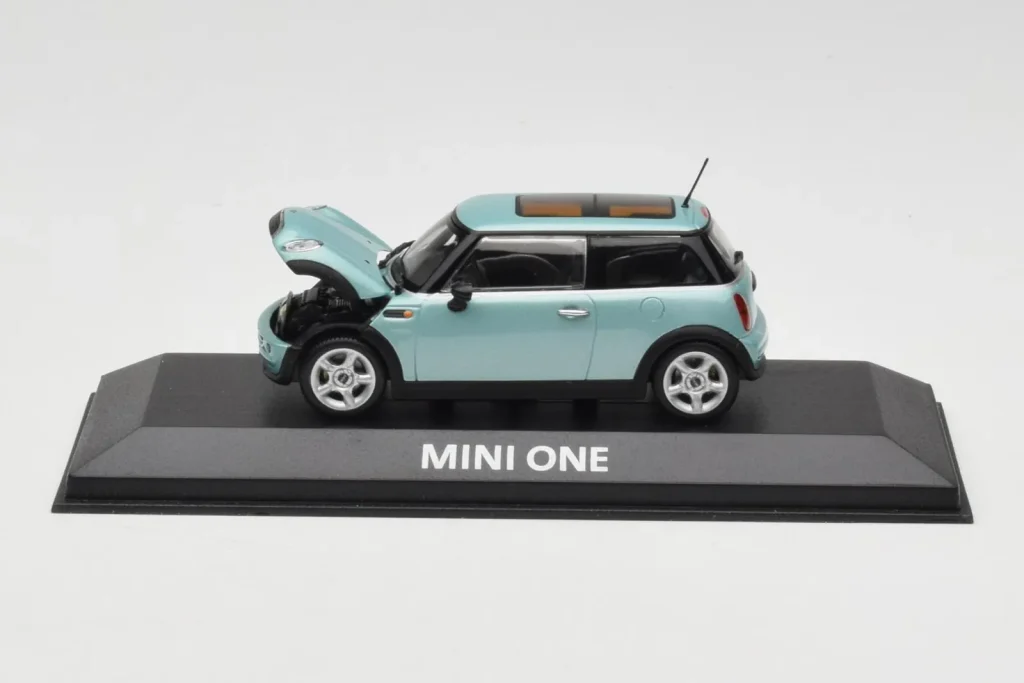 โมเดลรถ 1:43 Mini One R50 Light Green With Light Green Roof Minichamps (มือสอง)