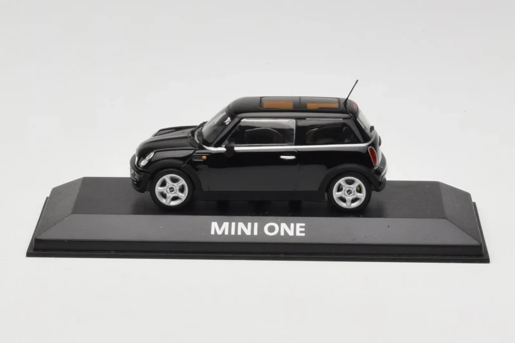 โมเดลรถ 1:43 Mini One R50 Black With Black Roof Minichamps (มือสอง)