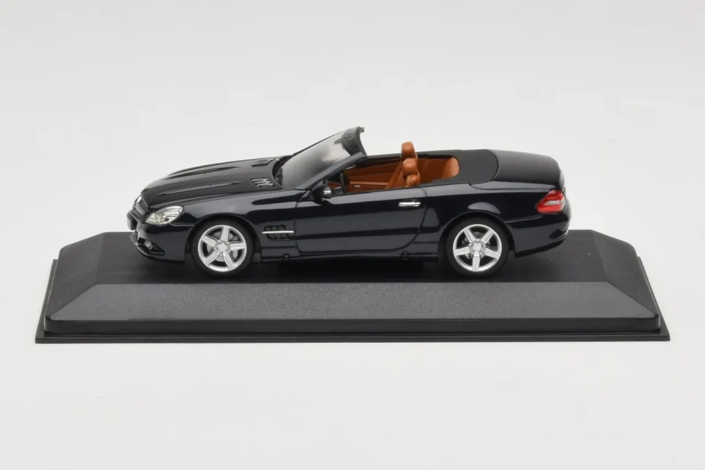 โมเดลรถ 1:43 Mercedes SL R230 สีดำ Minichamps (มือสอง)