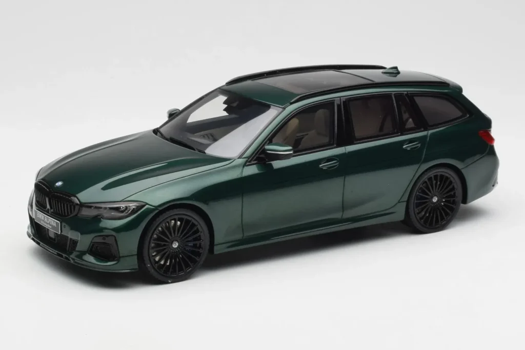 โมเดลรถ 1:18 BMW Alpina B3 G21 Touring สีเขียว GT Spirit