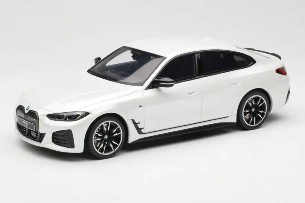 โมเดลรถ 1:18 BMW i4 M50 G26 Mineral สีขาวเมทัลลิก Otto