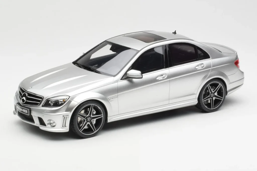 โมเดลรถ 1:18 Mercedes C63 AMG W204 สีเงิน GT Spirit