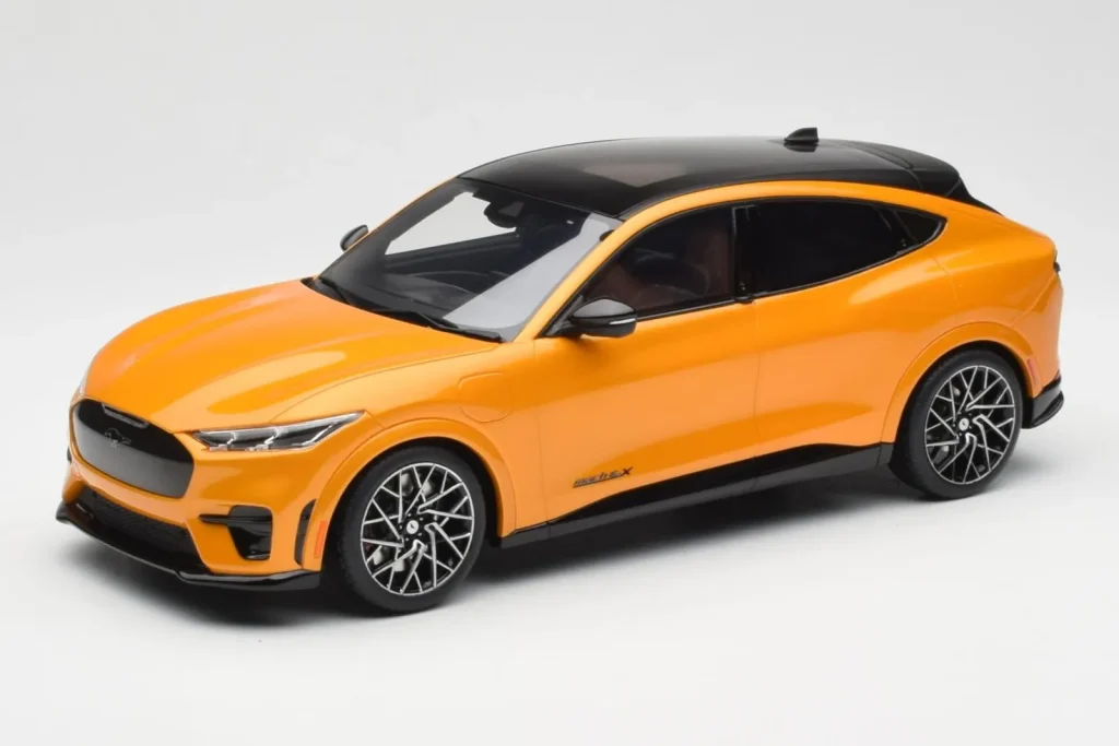 โมเดลรถ 1:18 Ford Mustang Mach-E GT Performance Cyber สีส้ม Otto