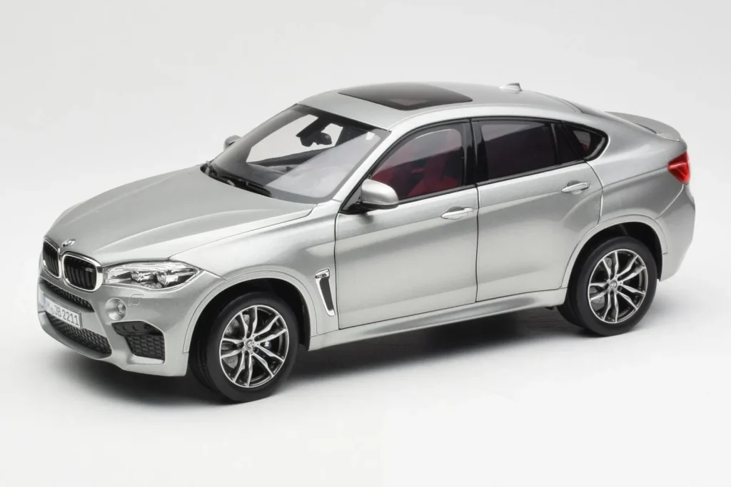 โมเดลรถ 1:18 BMW X6 M F86 Donington สีเทาเมทัลลิก Norev (มือสอง)
