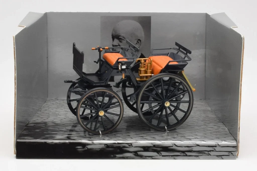 โมเดลรถ 1:24 Daimler Motorkutsche 1886 Minichamps (มือสอง)