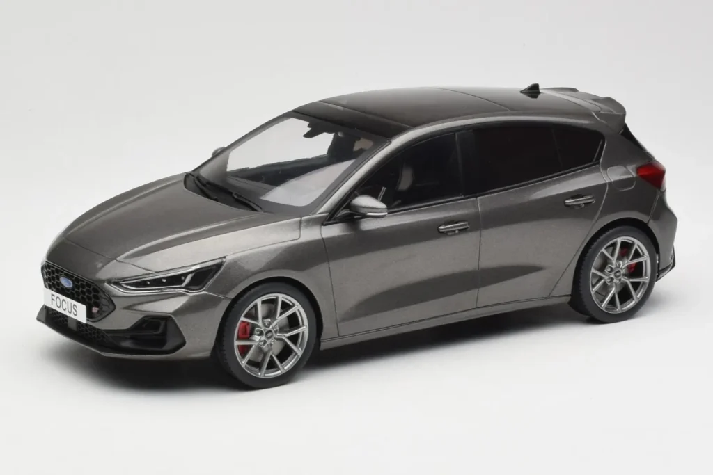 โมเดลรถ 1:18 Ford Focus ST Mk4 สีเทา MCG