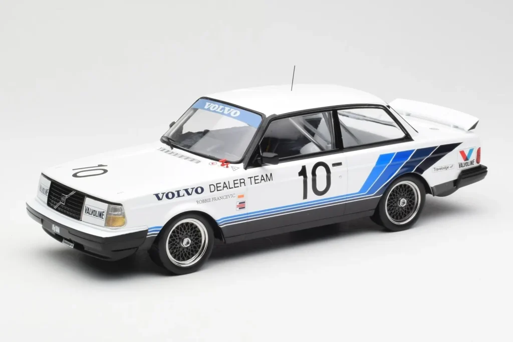 โมเดลรถ 1:18 Volvo 240 Turbo #10 R. Francevic Winner ATCC ปี 1986 IXO