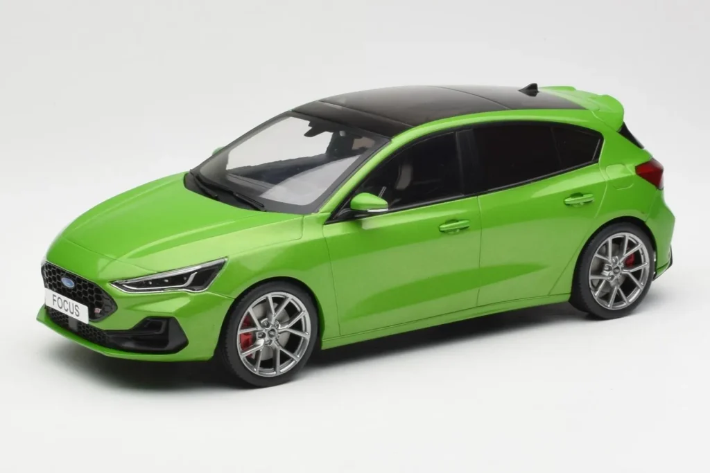 โมเดลรถ 1:18 Ford Focus ST Mk4 สีเขียว MCG