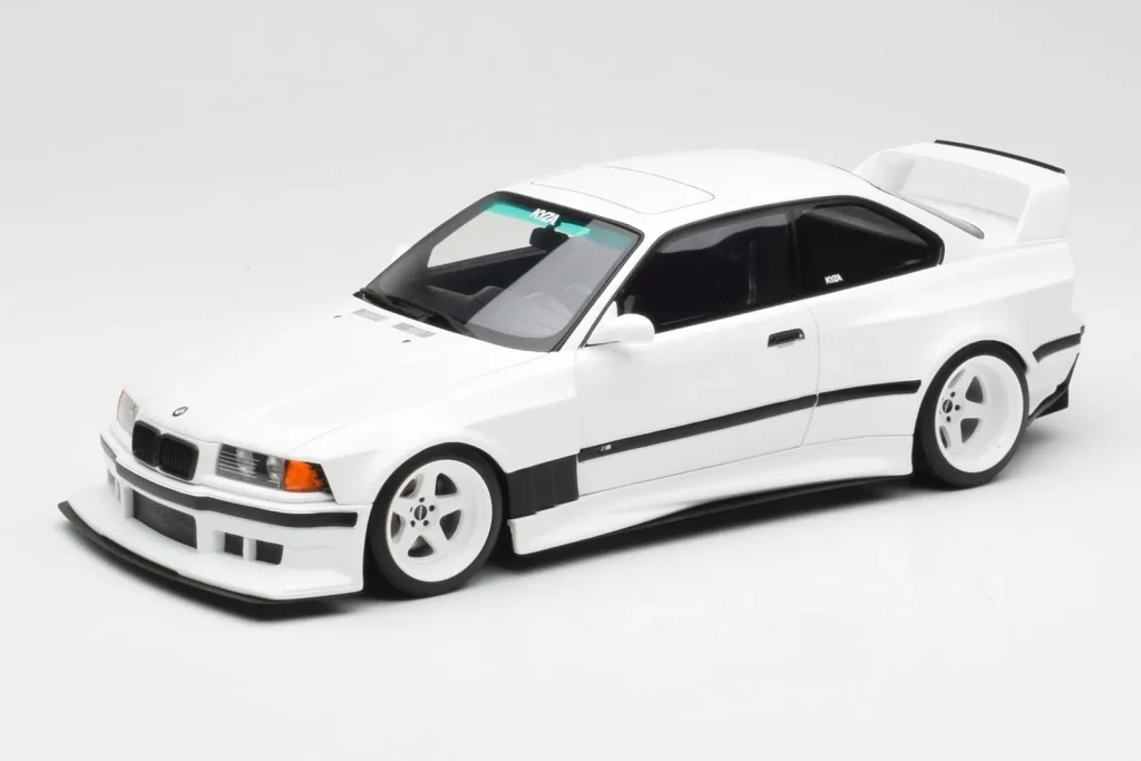 โมเดลรถ 1:18 BMW M3 GTR E36 Khyzyl Saleem Alpine สีขาว Otto