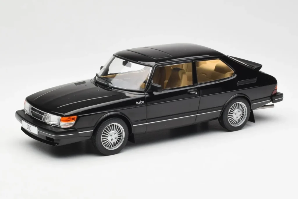 โมเดลรถ 1:18 Saab 900 Turbo สีดำ MCG