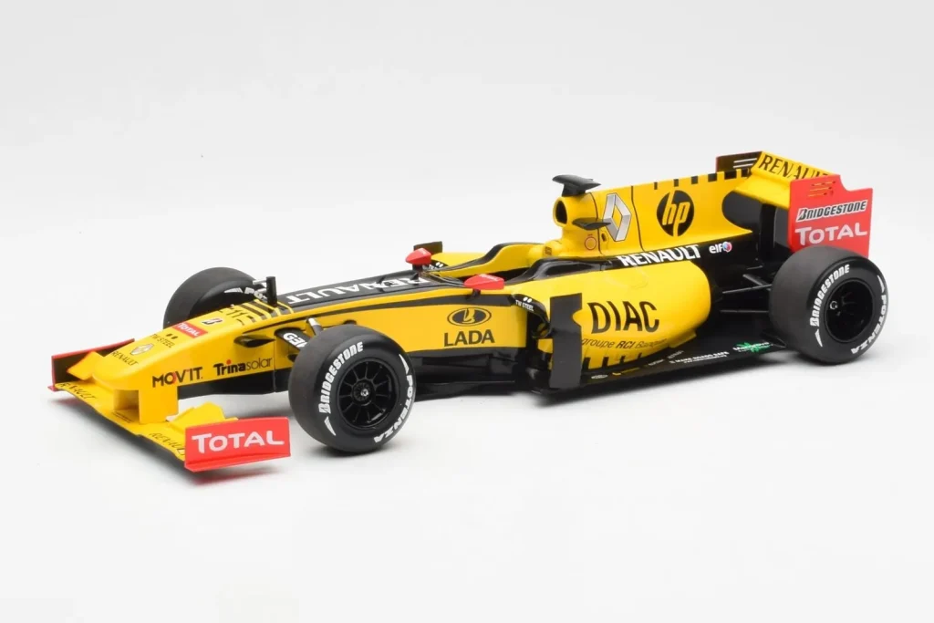โมเดลรถ 1:18 Renault R30 R. Kubica / V. Petrov F1 Showcar ปี 2010 Minichamps (มือสอง)