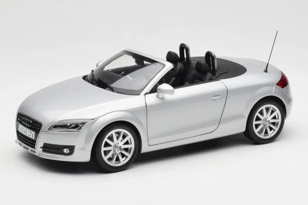 โมเดลรถ 1:18 Audi TT 8J Roadster Light Silver Minichamps (มือสอง)