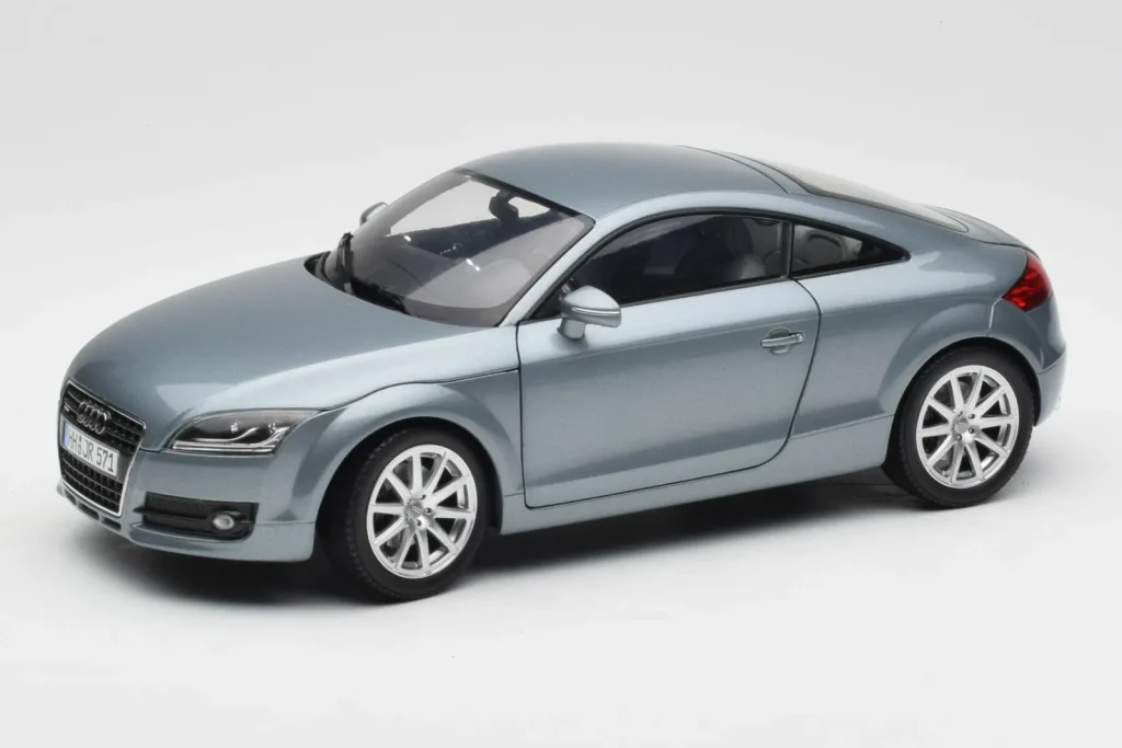 โมเดลรถ 1:18 Audi TT 8J Condor สีเทา Minichamps (มือสอง)