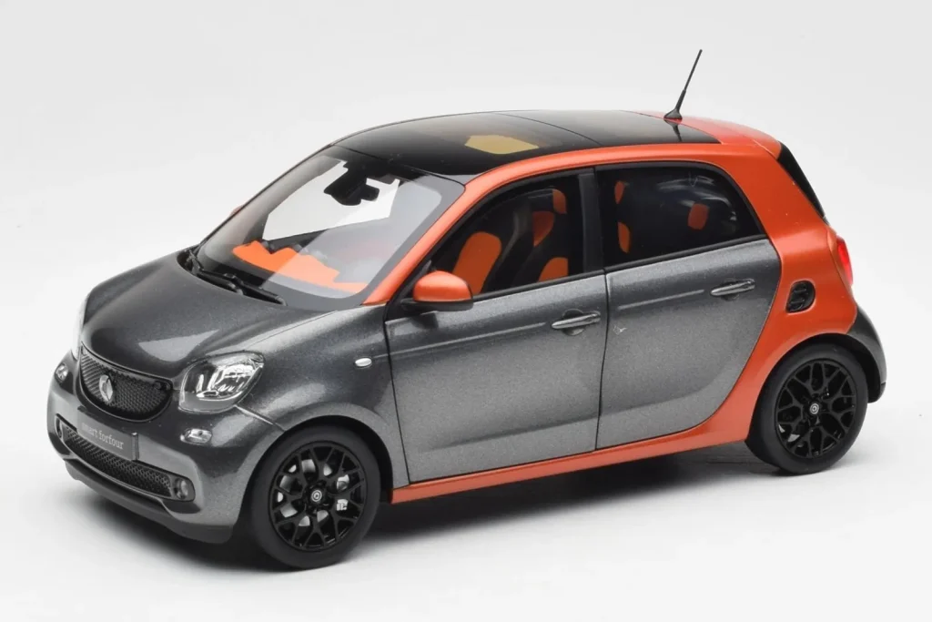 โมเดลรถ 1:18 Smart Forfour W453 Lava Orange Graphite Grey Norev (มือสอง)