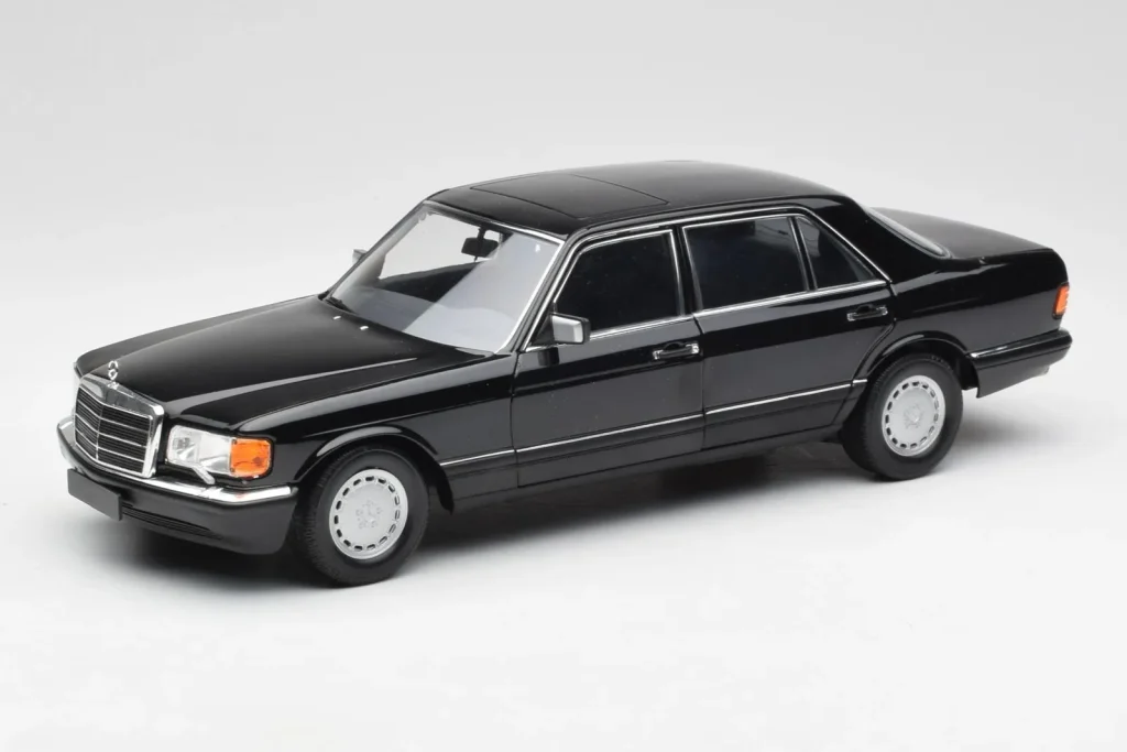 โมเดลรถ 1:18 Mercedes 560 SEL W126 Black Dealer Edition Norev (มือสอง)