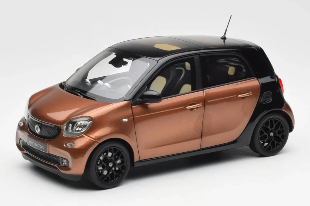 โมเดลรถ 1:18 Smart Forfour W453 Black Hazel Brown Norev (มือสอง)