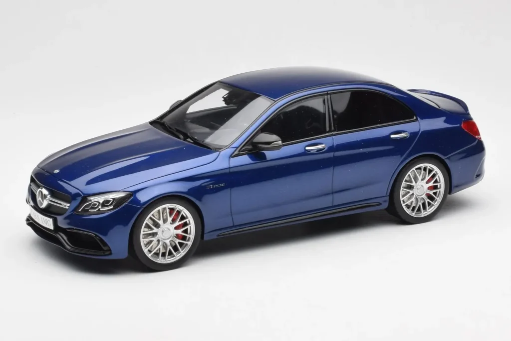 โมเดลรถ 1:18 Mercedes AMG C63 S W205 สีน้ำเงิน GT Spirit (มือสอง)