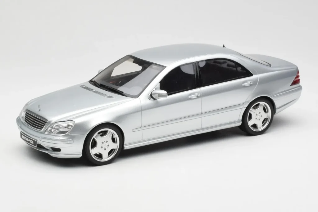 โมเดลรถ 1:18 Mercedes AMG S55 W220 สีเงิน Otto (มือสอง)