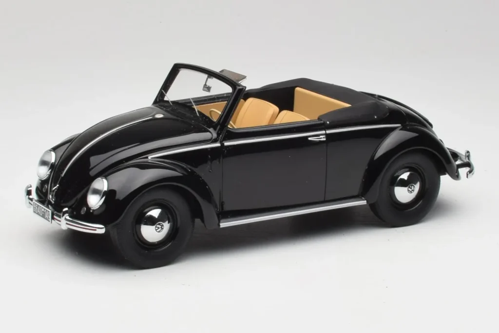 โมเดลรถ 1:18 Volkswagen Beetle Type 1 Hebmuller Convertible สีดำ Minichamps (มือสอง)