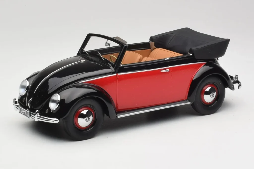 โมเดลรถ 1:18 Volkswagen Beetle Convertible Black & Red Minichamps (มือสอง)