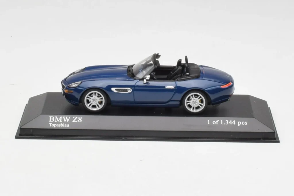 โมเดลรถ 1:43 BMW Z8 E52 Topaz สีน้ำเงิน Minichamps (มือสอง)