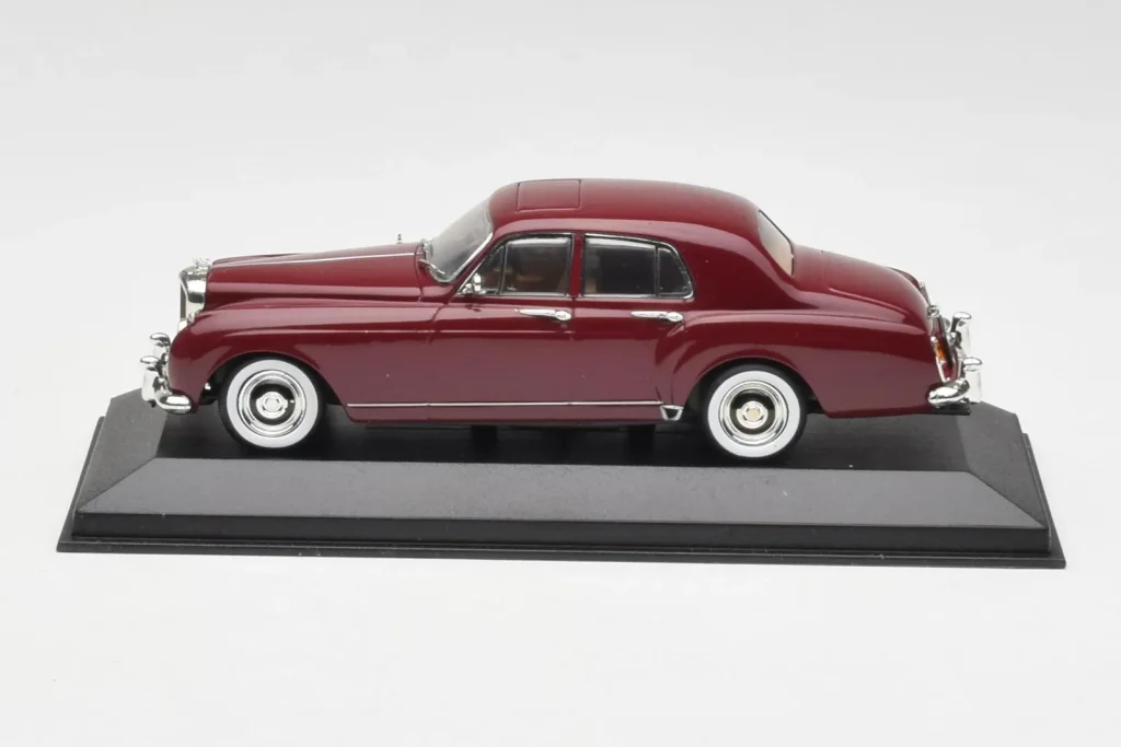 โมเดลรถ 1:43 Bentley S1 Continental Flying Spur Cream Minichamps (มือสอง)