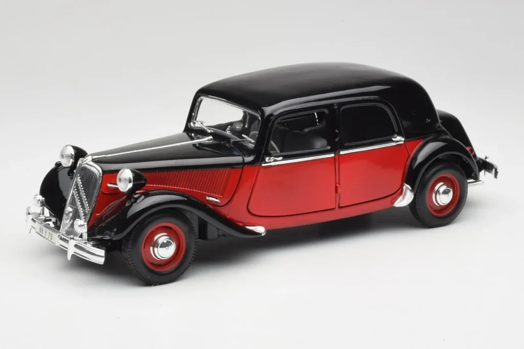 โมเดลรถ 1:18 Citroen 15CV 6 Cyl Black & Red Valmy Maisto (มือสอง)