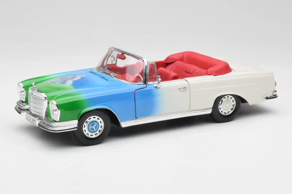 โมเดลรถ 1:18 Mercedes 280SE W108 Tricolor Maisto (มือสอง)