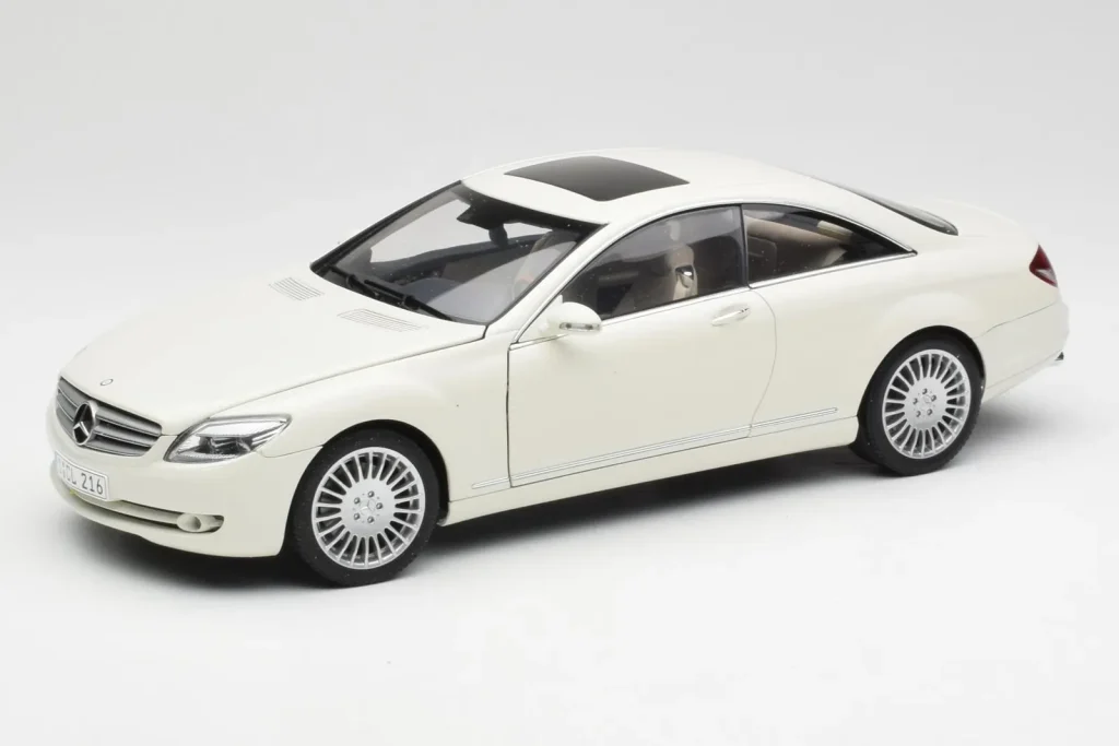 โมเดลรถ 1:18 Mercedes CL500 C216 Calcit สีขาว AUTOart (มือสอง)