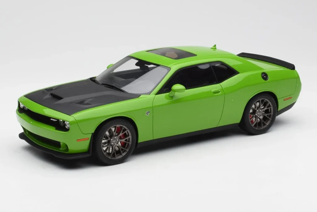 โมเดลรถ 1:18 Dodge Challenger SRT Hellcat สีเขียว GT Spirit (มือสอง)