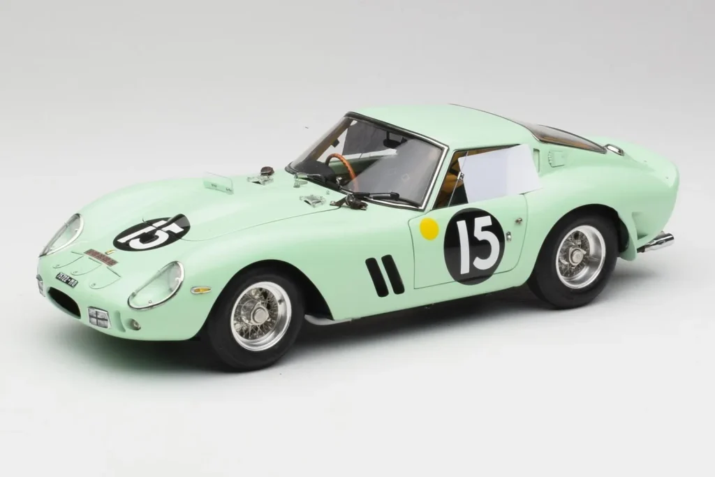 โมเดลรถ 1:18 Ferrari 250 GTO #15 S. Moss / G. Hill Goodwood ปี 1962 CMC