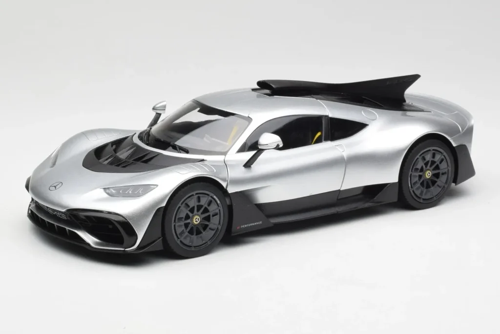 โมเดลรถ 1:18 Mercedes AMG One Hightech สีเงิน NZG (มือสอง)