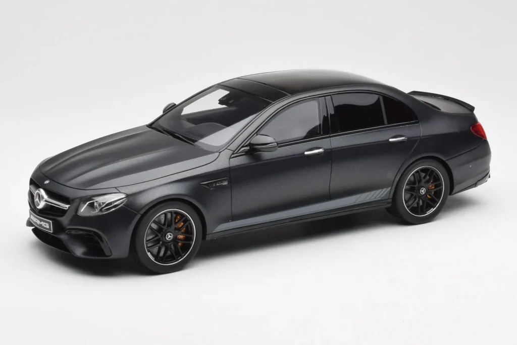 โมเดลรถ 1:18 Mercedes AMG E63 S W213 Edition 1 Night สีดำ GT Spirit (มือสอง)