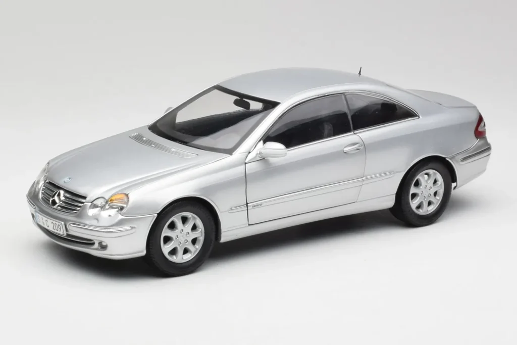 โมเดลรถ 1:18 Mercedes CLK 500 C209 สีเงิน Kyosho (มือสอง)