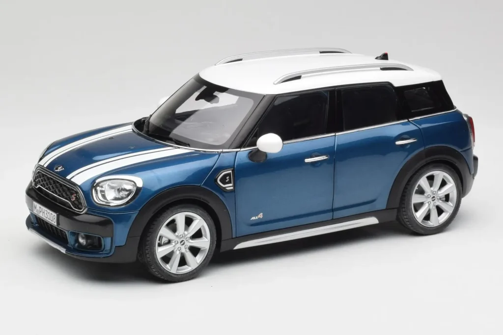 โมเดลรถ 1:18 Mini Countryman F60 Island Blue & White Kyosho (มือสอง)