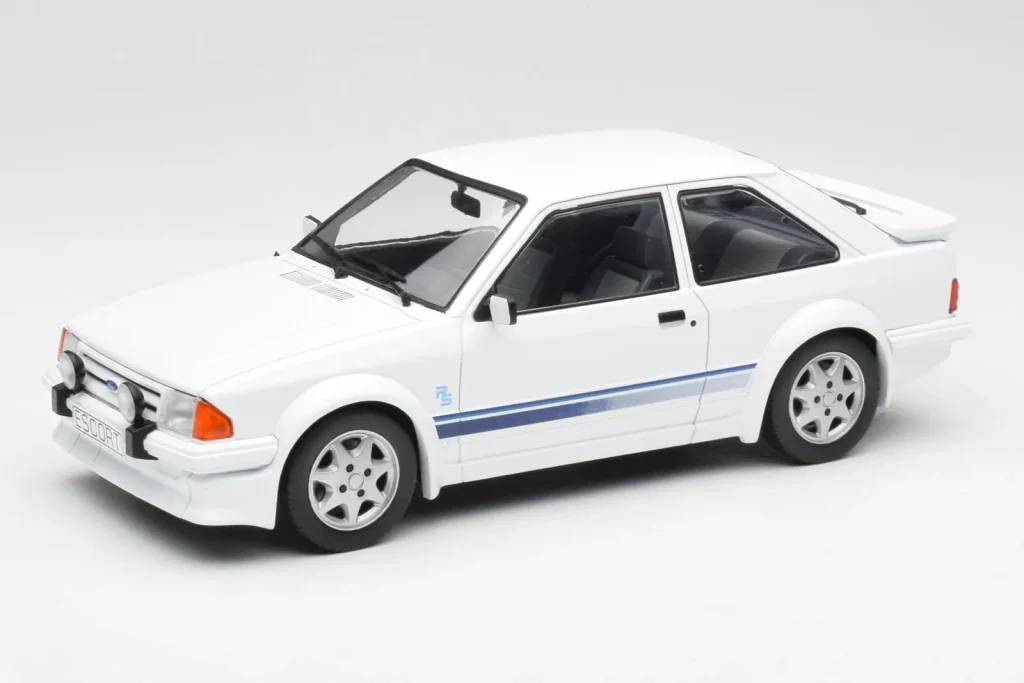 โมเดลรถ 1:18 Ford Escort RS Turbo สีขาว MCG