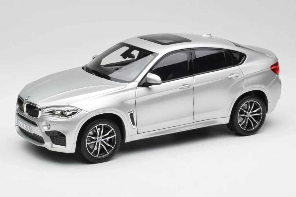 โมเดลรถ 1:18 BMW X6 M F86 สีเงิน Norev (มือสอง)