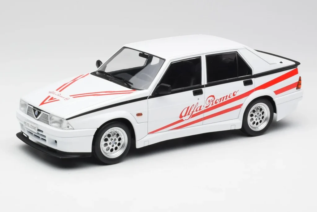 โมเดลรถ 1:18 Alfa Romeo 75 Turbo Evoluzione สีขาว MCG