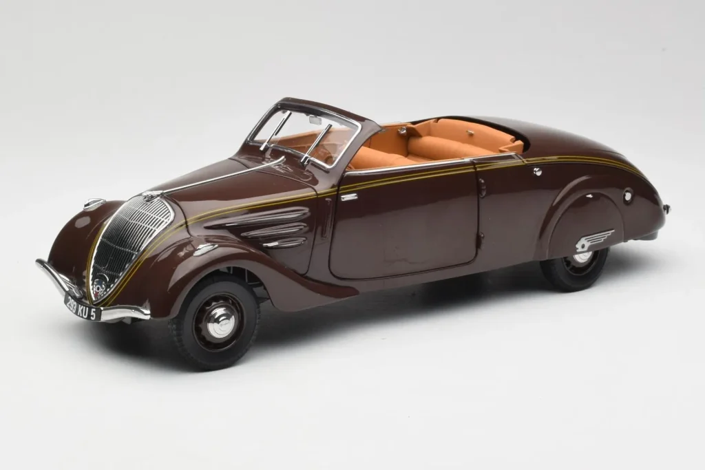 โมเดลรถ 1:18 Peugeot 402 Eclipse Chocolate Norev
