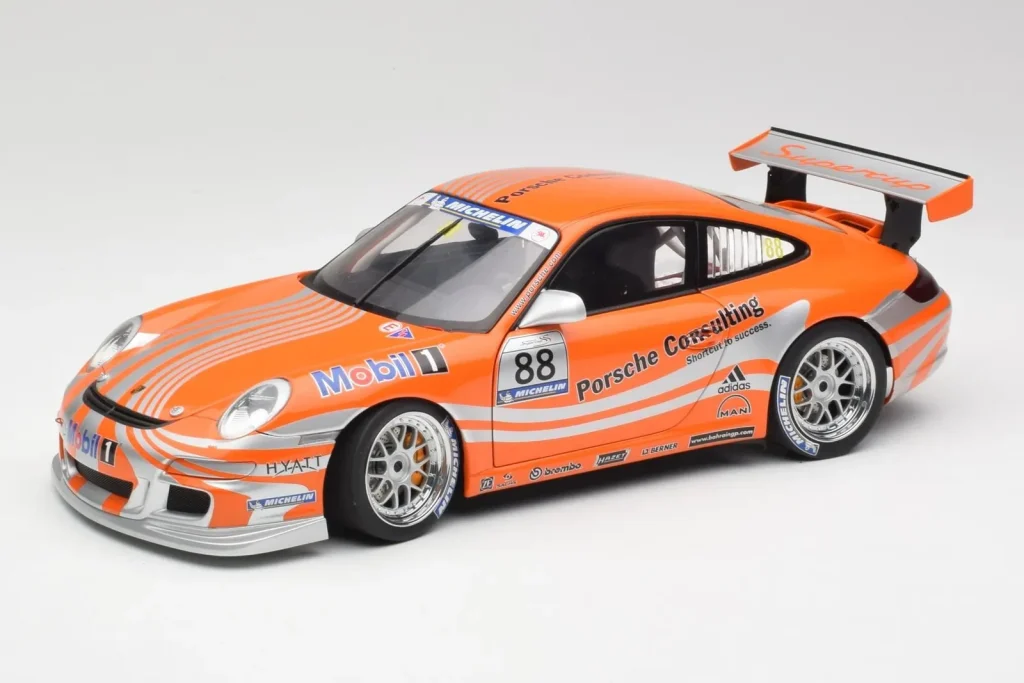 โมเดลรถ 1:18 Porsche 911 997 GT3 R #88 Porsche Consulting ปี 2005 AUTOart (มือสอง)