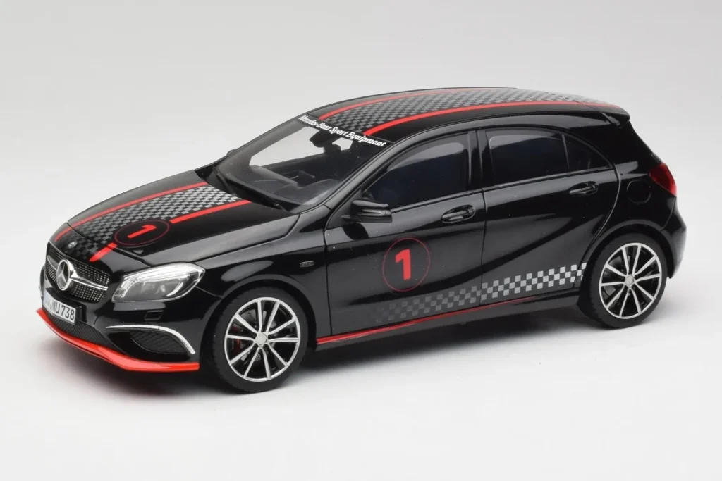 โมเดลรถ 1:18 Mercedes A-Class W176 AMG สีดำ Norev (มือสอง)